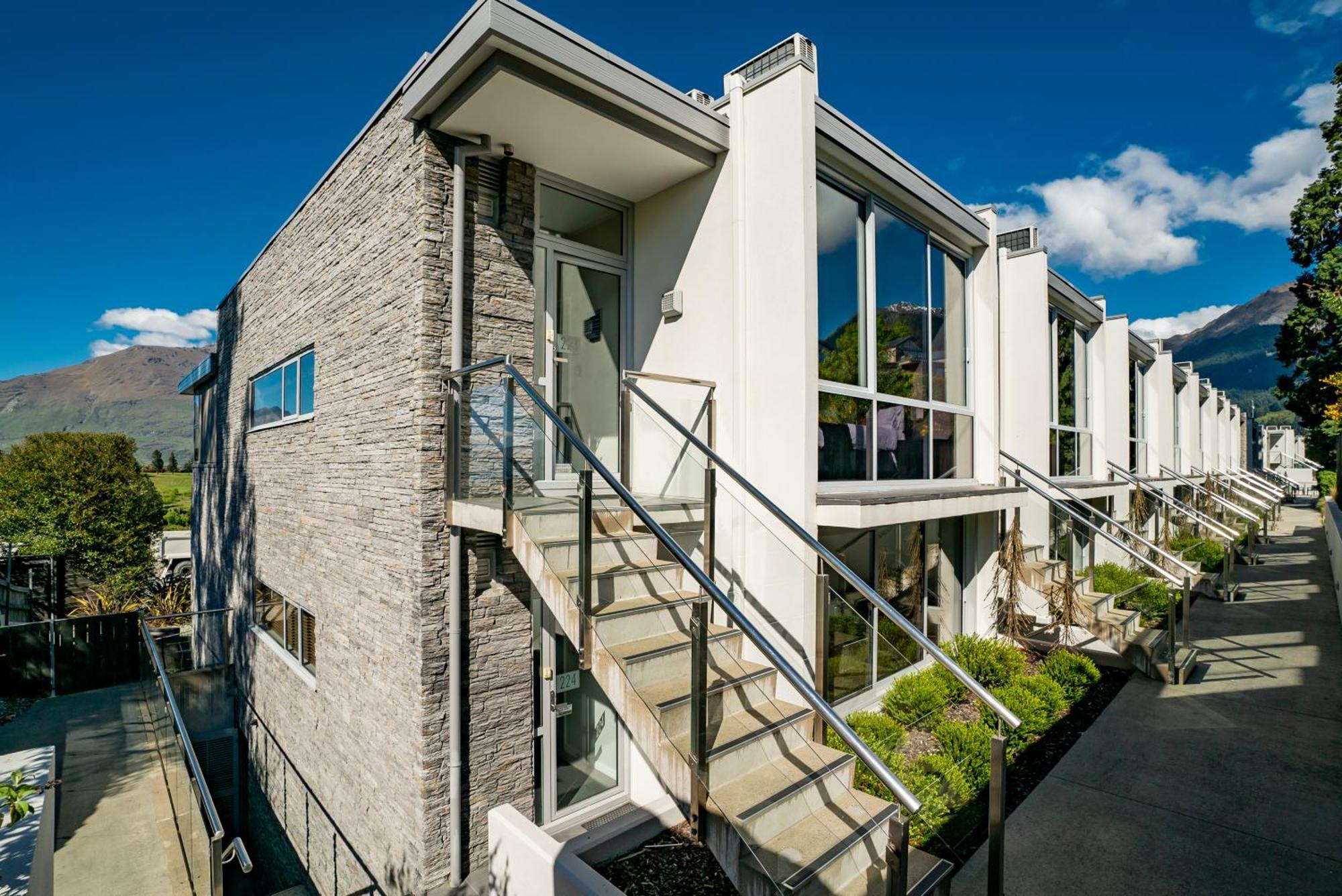 Modern Executive Living In Pounamu Queenstown Exterior foto